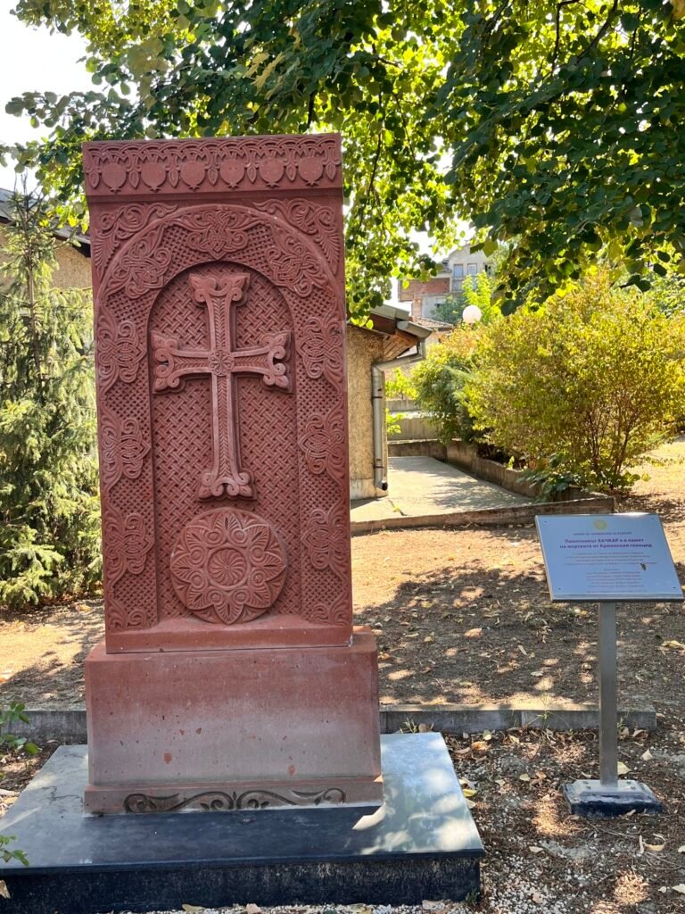Арменски хачкар (кръст-камък) в двора на Арменската апостолическа църква „Сурп Аствадзадзин“ в Русе